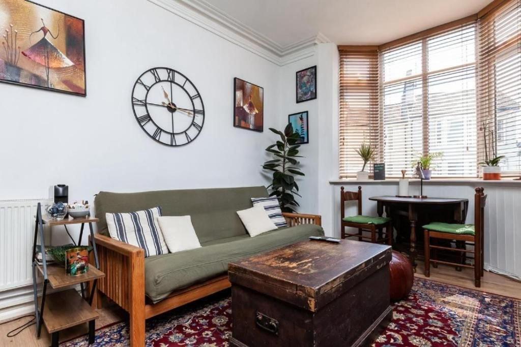 New Snug Nearby The Level Hove